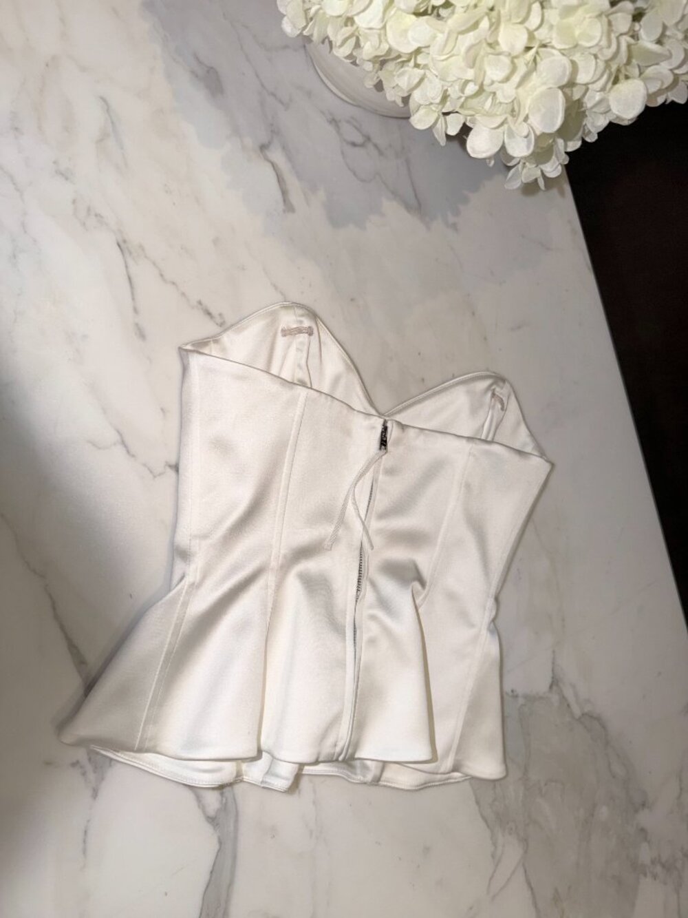 Aritzia Strapless satin sweetheart bustier top - Picture 5 of 10